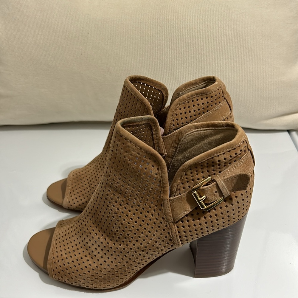 Sam Edelman wedge bootie with buckle size 8.5 GUC - Picture 1 of 7
